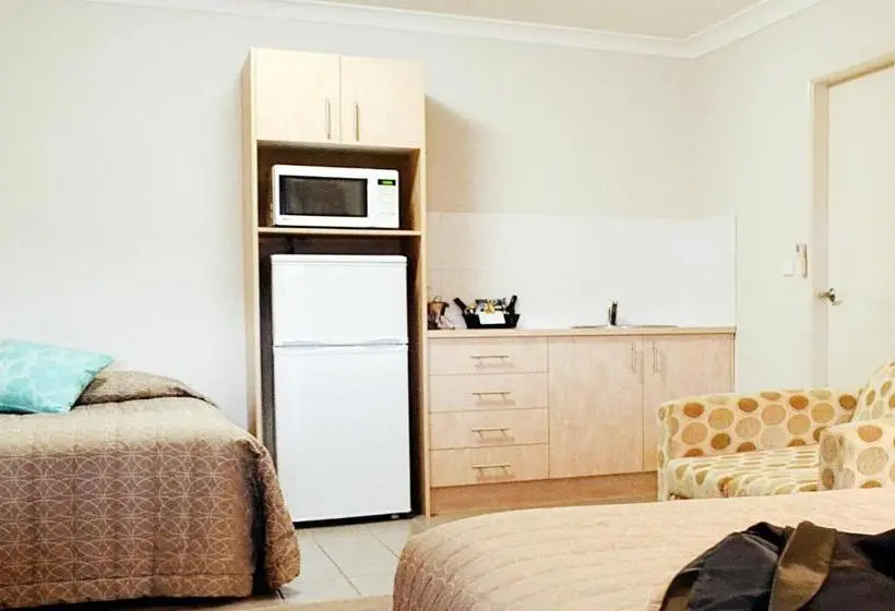 Perhehuone, Mackellar Motel