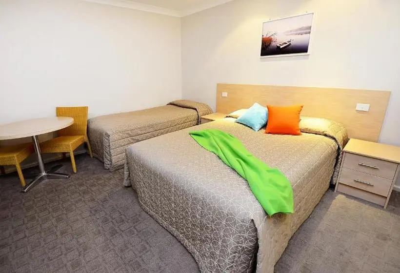 Standard-invahuone, Mackellar Motel