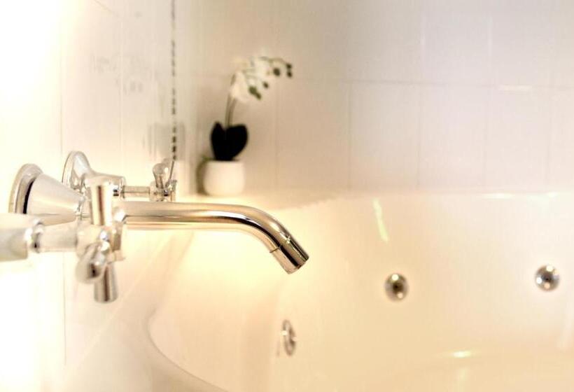 标准间带漩涡浴缸, Mackellar Motel