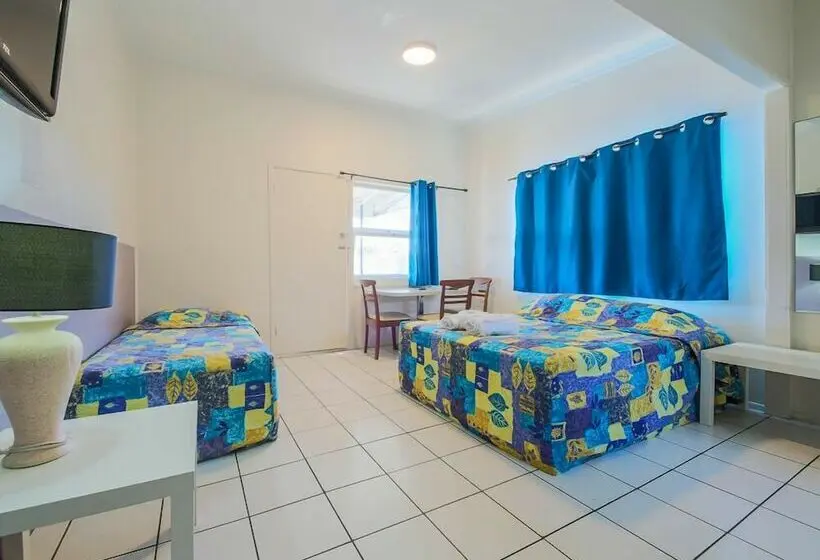 اتاق خانوادگی, Marlin Motel