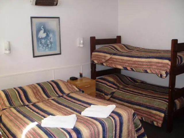 Perhehuone, Mayfield Motel