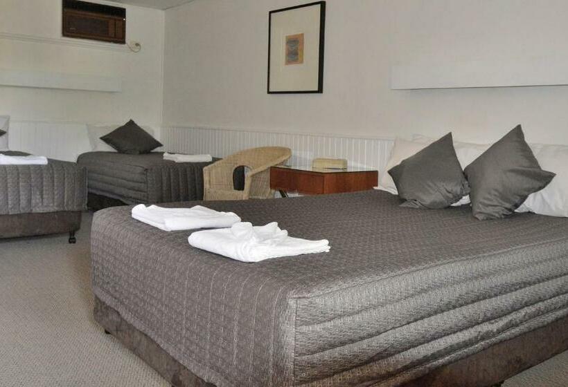 חדר משפחתי, Mittagong Motel