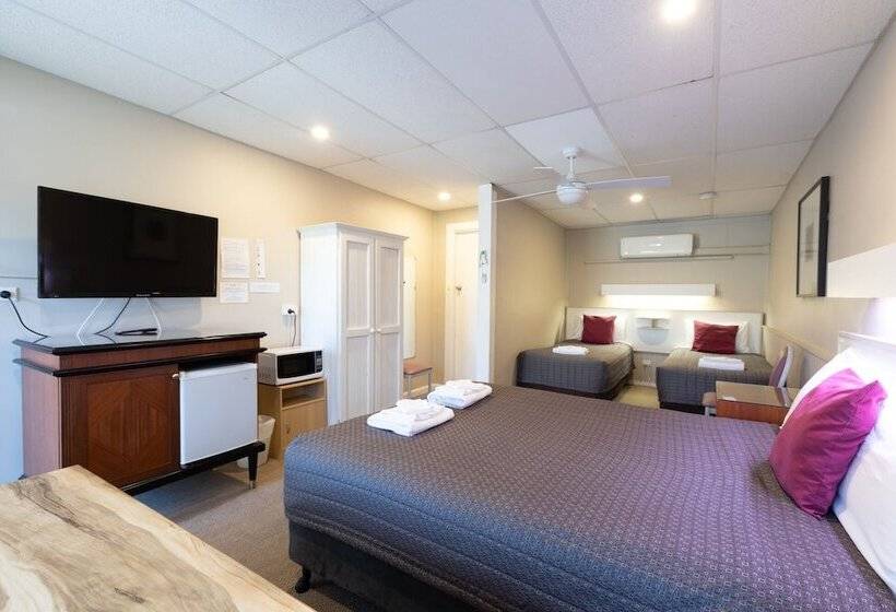 חדר משפחתי, Mittagong Motel