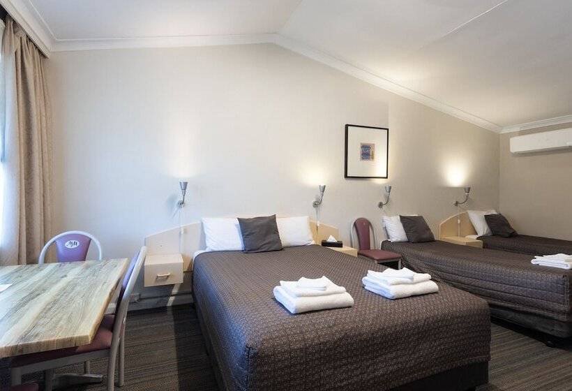 חדר משפחתי, Mittagong Motel