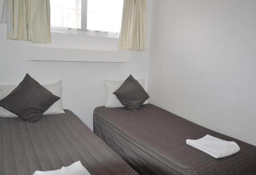 סוויטה משפחתית, Mittagong Motel