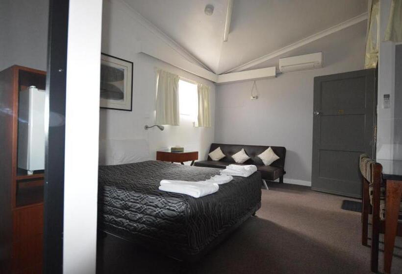 סוויטה משפחתית, Mittagong Motel