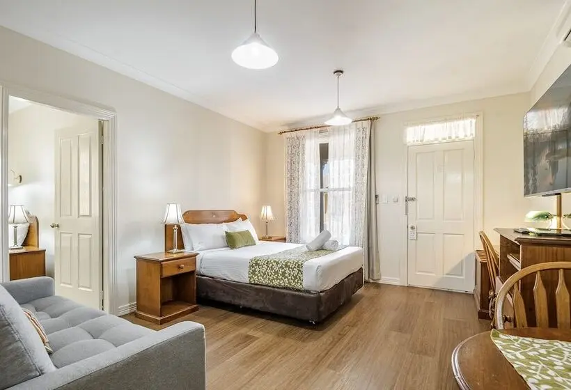 Perhehuone, Ballina Heritage Inn