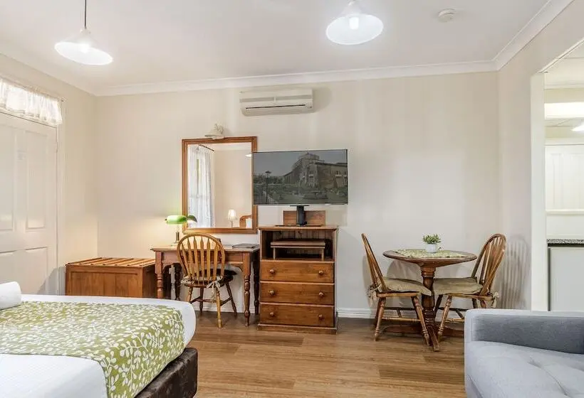 Perhehuone, Ballina Heritage Inn