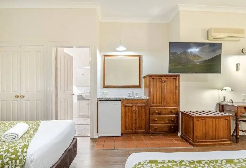 Perhehuone, Ballina Heritage Inn