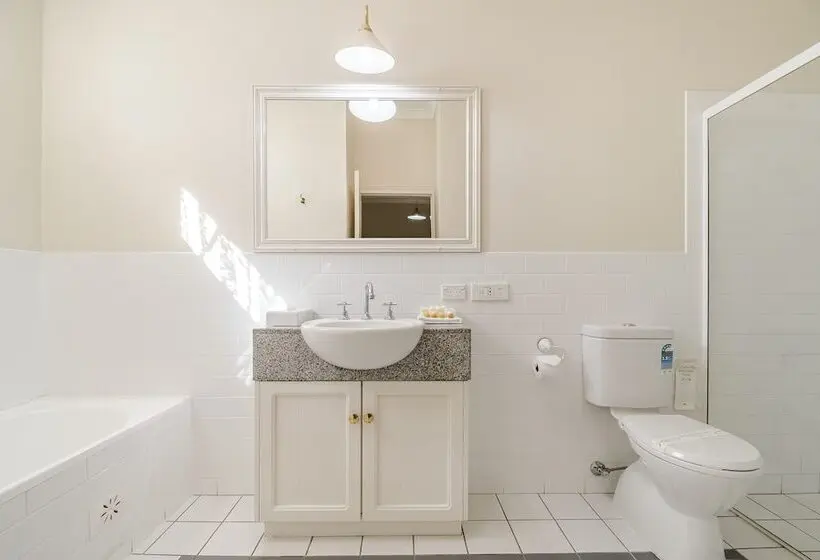 Perhehuone, Ballina Heritage Inn