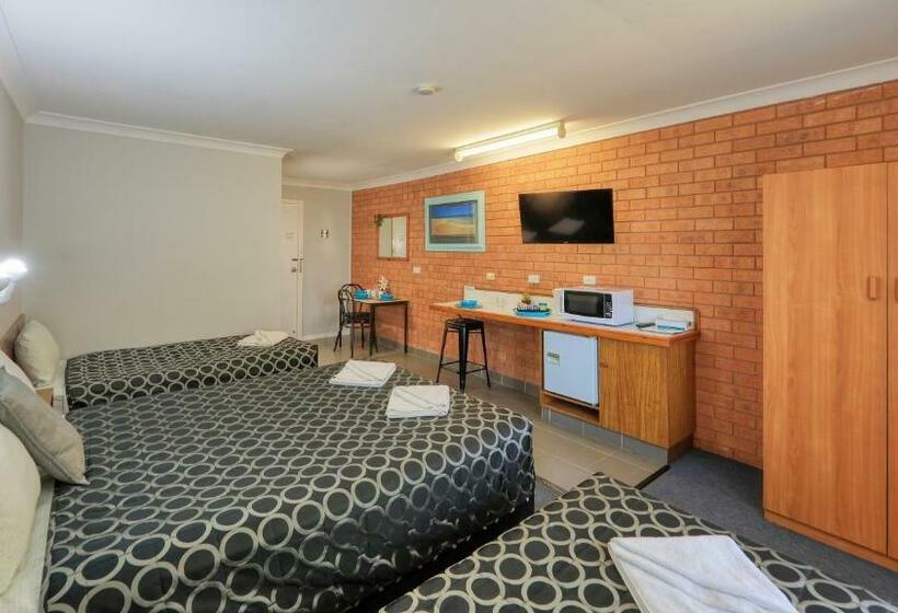 חדר משפחתי, Castlereagh Motor Inn