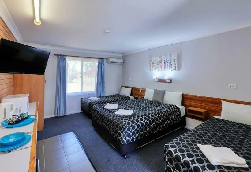 Perhehuone, Castlereagh Motor Inn