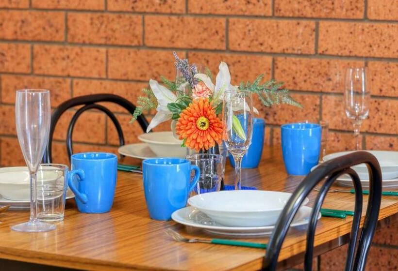 דירת שני חדרים, Castlereagh Motor Inn