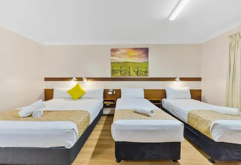Perhehuone, Castlereagh Motor Inn