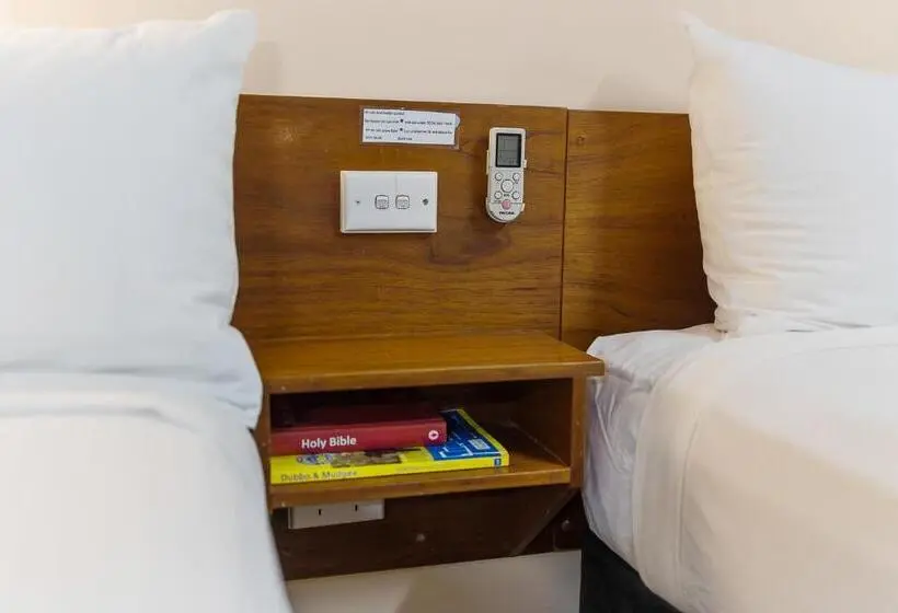 Perhehuone, Castlereagh Motor Inn