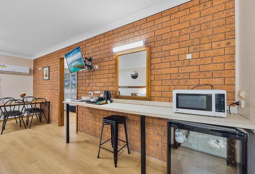 דירת שני חדרים, Castlereagh Motor Inn