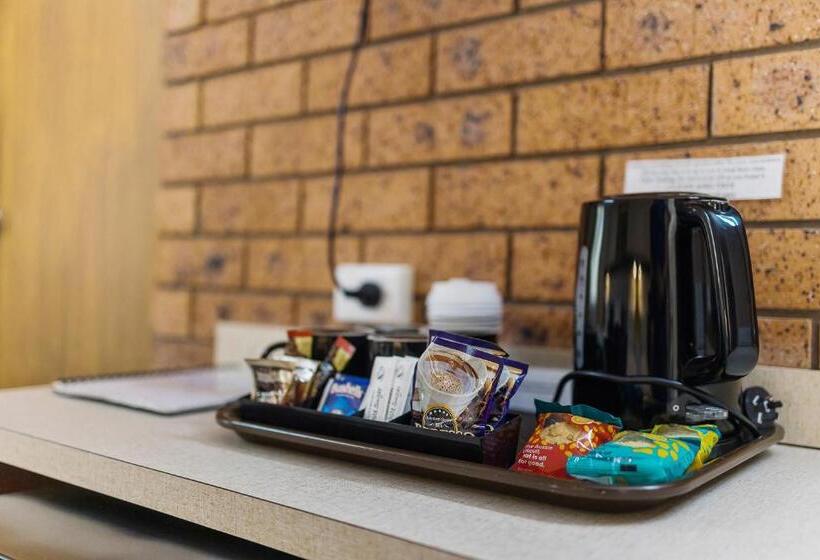 חדר משפחתי, Castlereagh Motor Inn