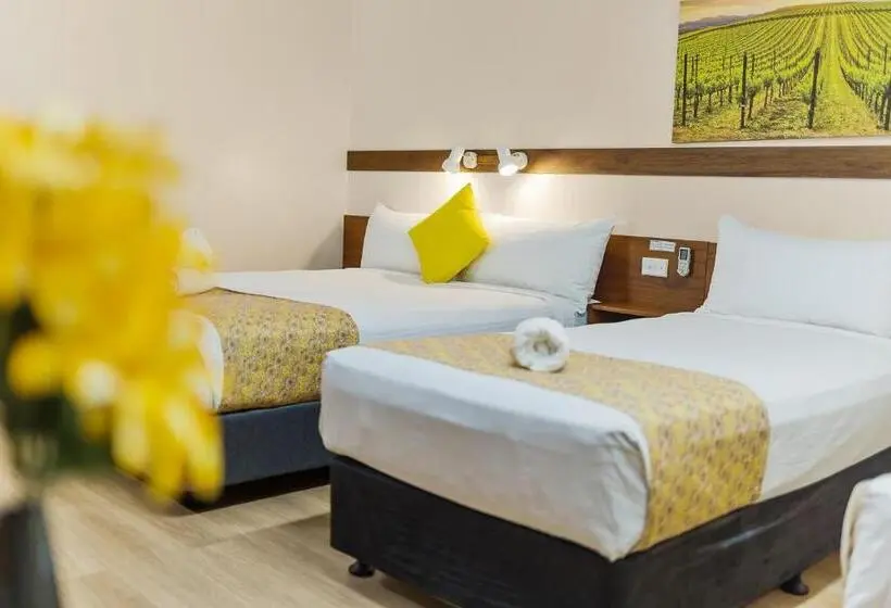 Perhehuone, Castlereagh Motor Inn