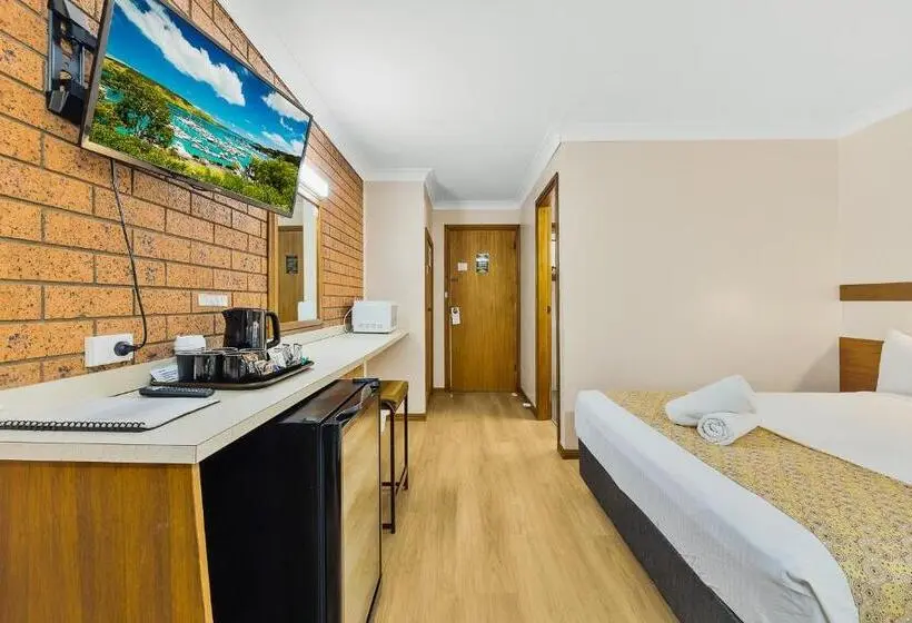 Perhehuone, Castlereagh Motor Inn