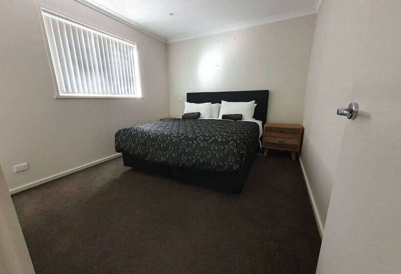 آپارتمان 3 خوابه, Motel24seven And Apartments