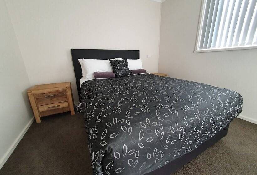 آپارتمان 3 خوابه, Motel24seven And Apartments