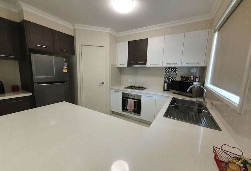 آپارتمان 3 خوابه, Motel24seven And Apartments