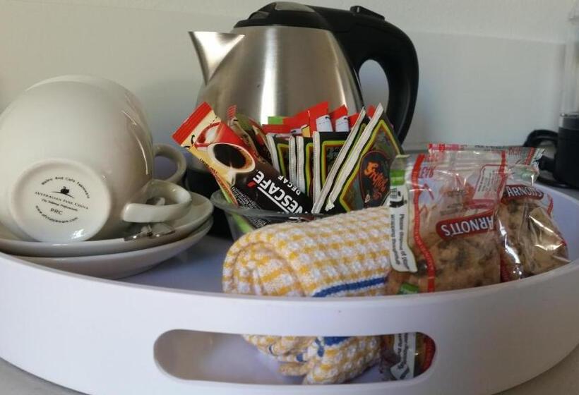 اتاق خانوادگی, Motel24seven And Apartments