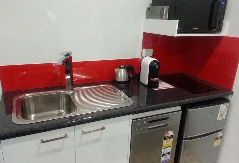 اتاق خانوادگی, Motel24seven And Apartments