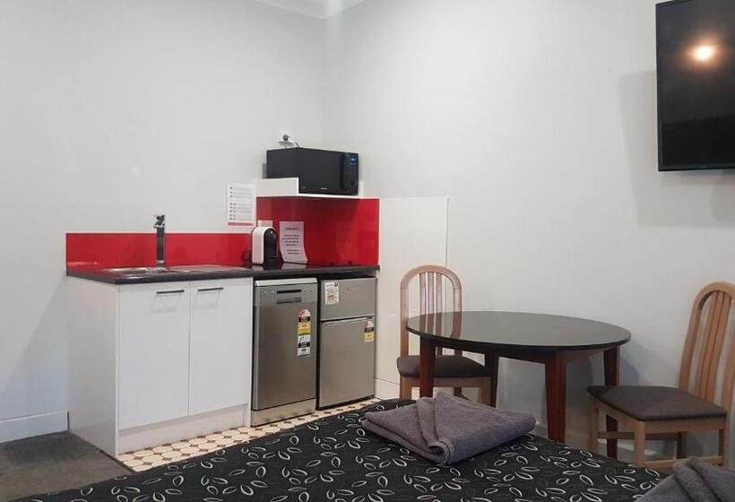 اتاق خانوادگی, Motel24seven And Apartments