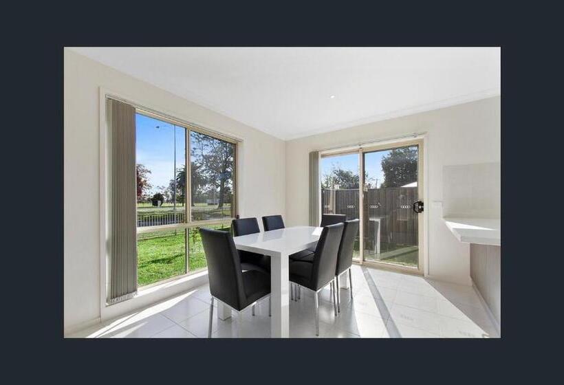 آپارتمان 2 خوابه, Motel24seven And Apartments