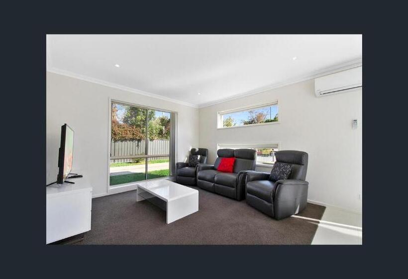 آپارتمان 2 خوابه, Motel24seven And Apartments