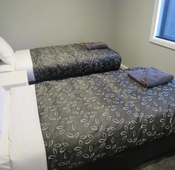 آپارتمان 3 خوابه, Motel24seven And Apartments