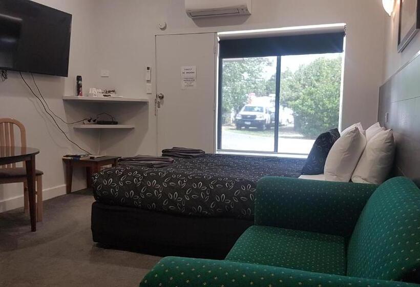 اتاق خانوادگی, Motel24seven And Apartments