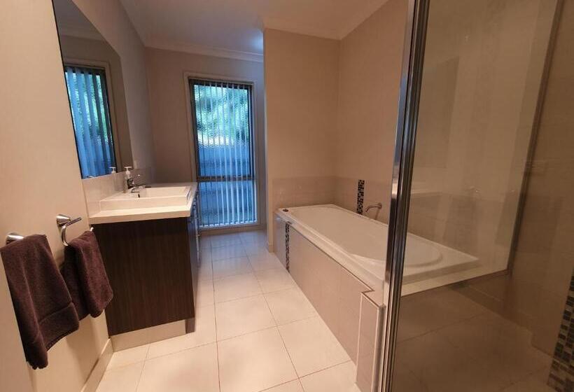 آپارتمان 3 خوابه, Motel24seven And Apartments