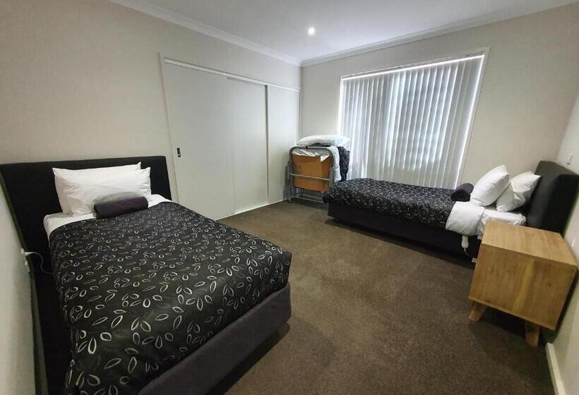 آپارتمان 3 خوابه, Motel24seven And Apartments