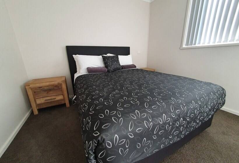 آپارتمان 3 خوابه, Motel24seven And Apartments