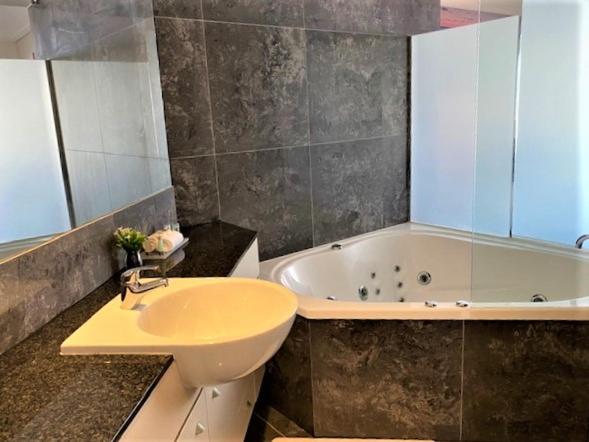 Апартаменты Deluxe 1 Спальня Вид на Море, Ocean Views Resort Caloundra