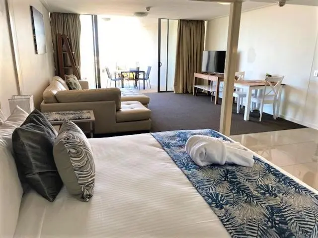 1 Bedroom Deluxe Apartment Sea View, Ocean Views Resort Caloundra
