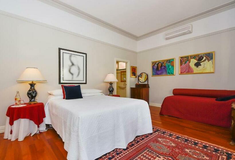 جناح, Ford House Bed & Breakfast