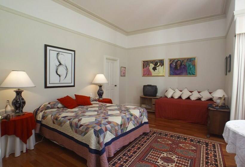 جناح, Ford House Bed & Breakfast