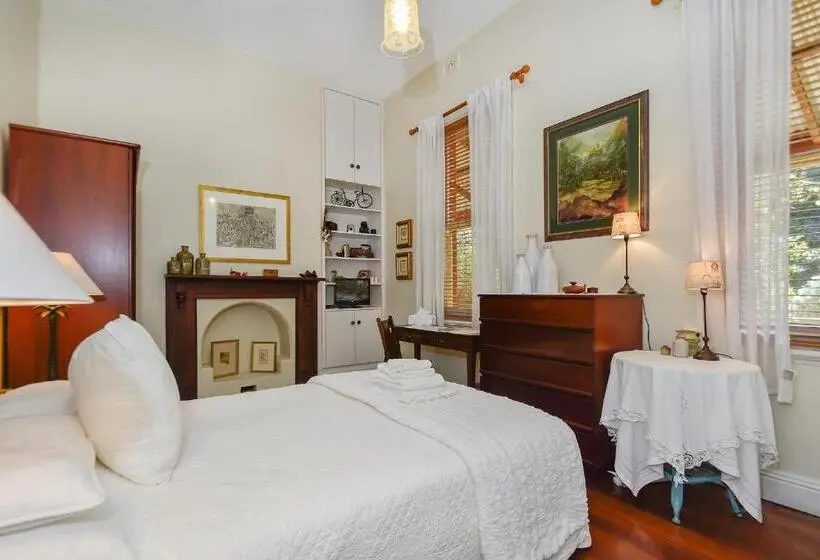 Standard Kolmen Hengen Huone Jaettu kylpyhuone, Ford House Bed & Breakfast