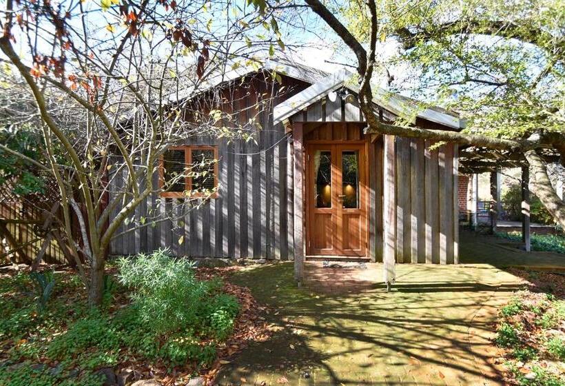 جناح مزود بجاكوزى, Ford House Bed & Breakfast