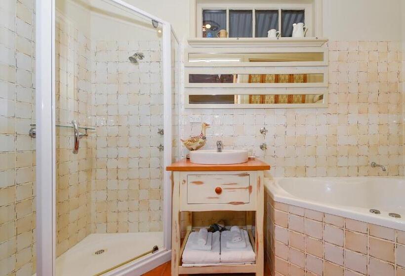 جناح مزود بجاكوزى, Ford House Bed & Breakfast