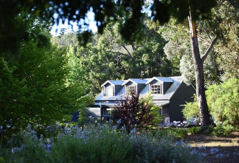 جناح مزود بجاكوزى, Ford House Bed & Breakfast