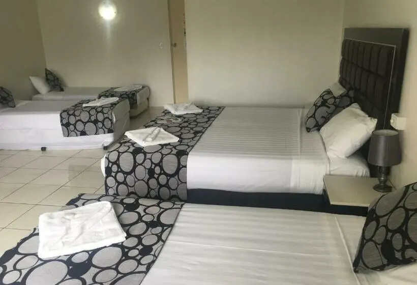 Perhehuone, Tweed Central Motel