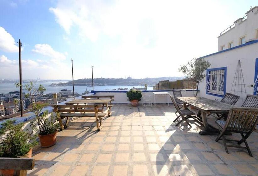 استودیوی استاندارد با چشم‌انداز دریا, Entire Apartment With Amazing Seaview Terrace Near Galata Tower
