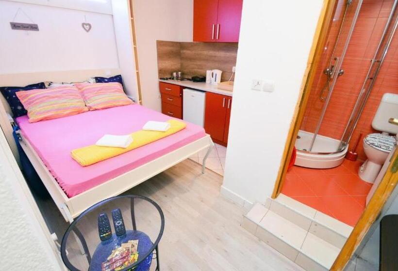 استودیوی استاندارد, Majka 2 Apartments
