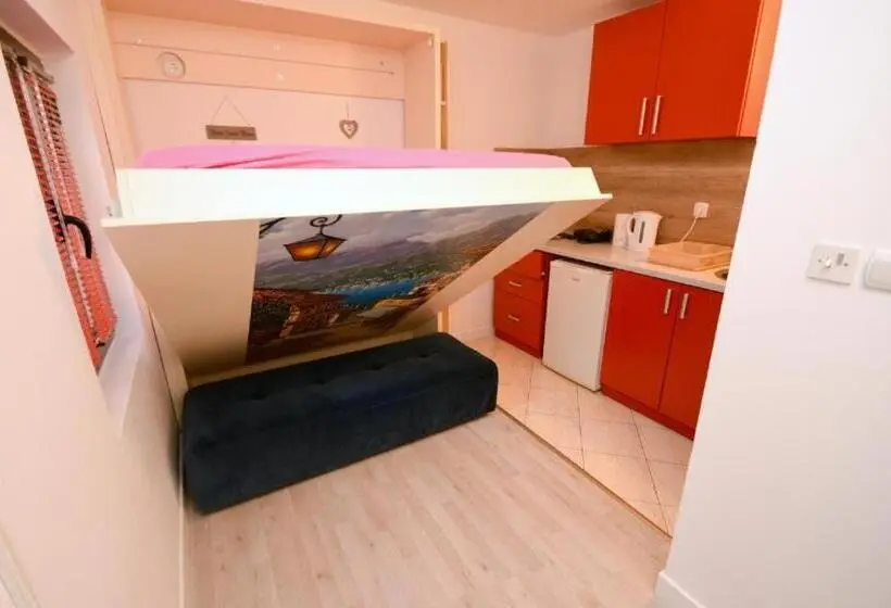 استودیوی استاندارد, Majka 2 Apartments