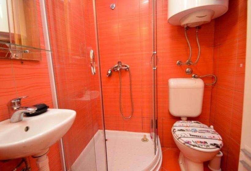 استودیوی استاندارد, Majka 2 Apartments