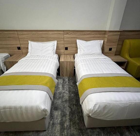 اتاق لوکس سه تخته, Madinah Deluxe